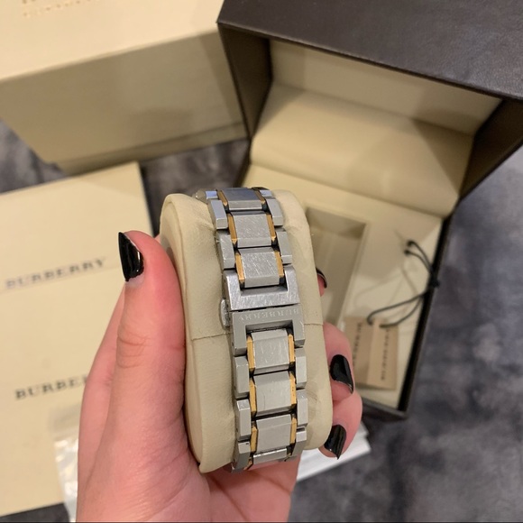 Women’s Burberry Watch - Picture 4 of 8